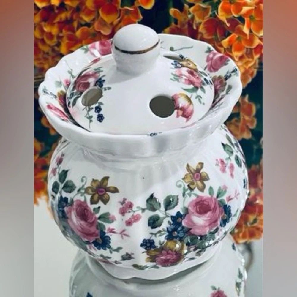 Rare Vintage~ DALIN~Fine Bone China/Porcelain Scallop Trinket Box/ Dish